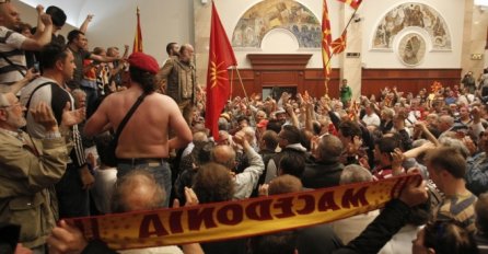 Tužilaštvo Makedonije izdalo naredbu za privođenje 15 osumnjičenih za nasilje u Sobranju!