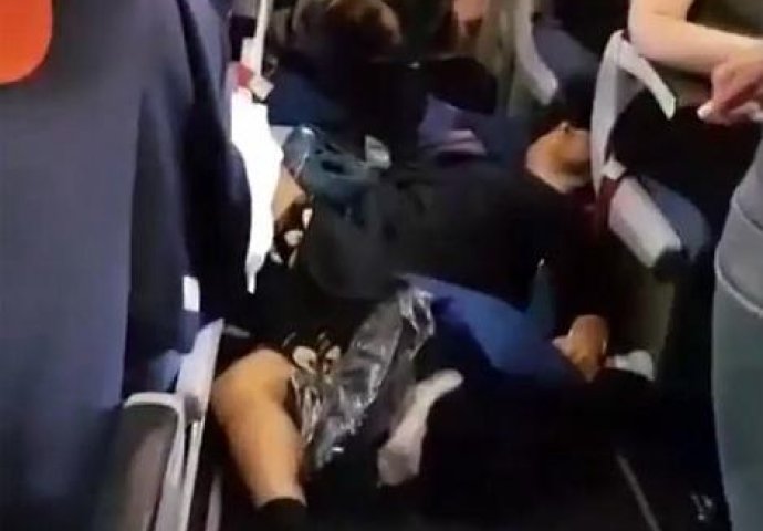 HOROR NA NEBU: Avion uletio u vazdušni džep, putnici ispadali iz sjedišta, najmanje 20 povrijeđenih! (VIDEO)