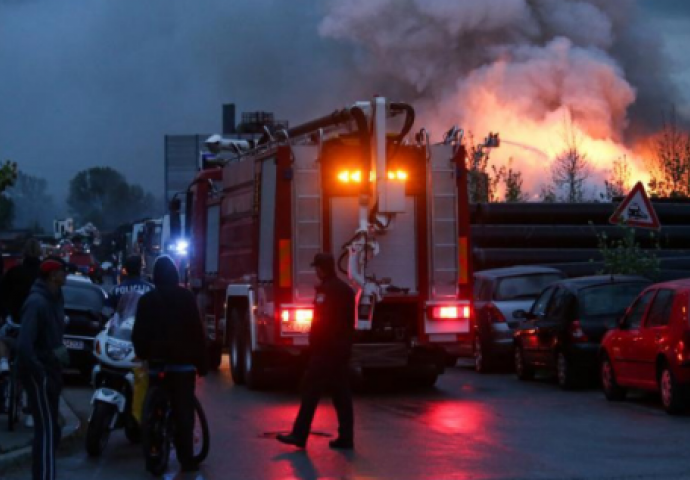 PONOVNO VELIKI POŽAR U ZAGREBU, GORI C.I.O.S.: Stanje je haotično, brojne vatrogasne ekipe izašle na teren