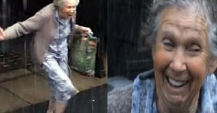 Ova baka je sretna trčala po kiši a razlog je pomalo tužan i nosi poruku koja nam svima može biti motivacija (VIDEO)