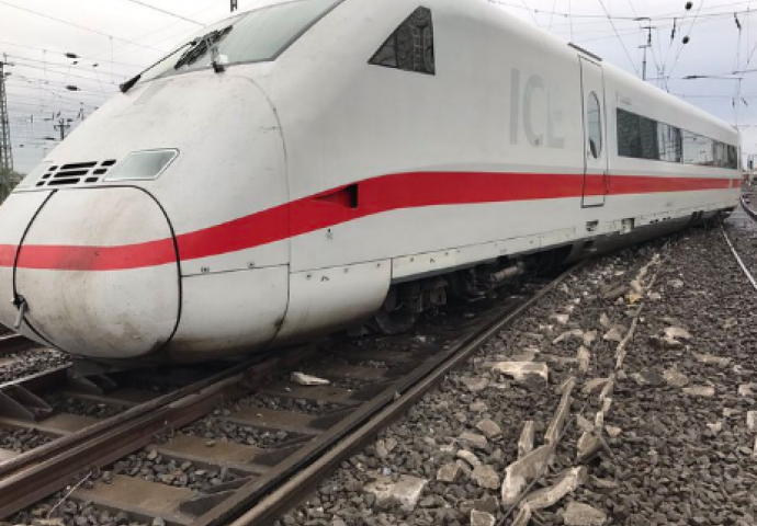 Njemačka: Brzi voz izletio iz šina u Dortmundu