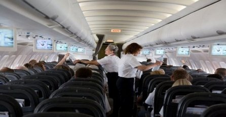 DRAMA NA LETU ZA PARIZ Stjuardesa u suzama: Putnici je POZLILO, neprestano je OVO ponavljala