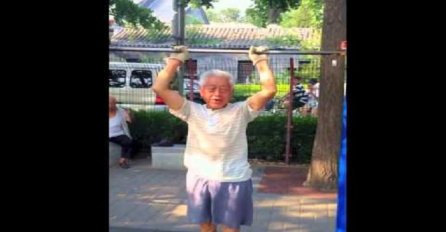 Kada vidite šta na šipci radi ovaj 85-godišnji čiča iz Kine, past ćete sa stolice (VIDEO)