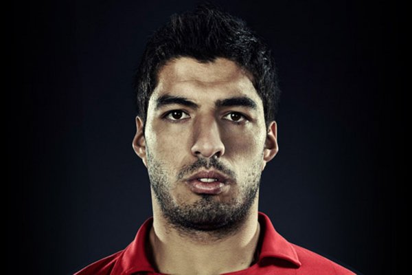 luis-suarez-in-the-new-liverpool-kit