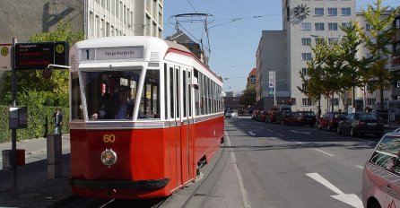 Baka iz Beograda koja je šarmirala svijet : Obukla se ovako i ušla u gradski prevoz, njena fotografija obišla internet!