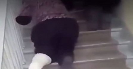 BRUKA U BOLNICI: Žena se spuštala četvoronoške niz stepenice 20 minuta da bi joj snimili nogu (VIDEO)