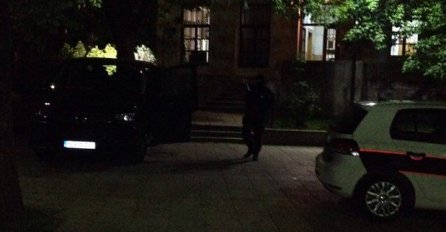 PRIZNAO ŠTA JE URADIO: Pogledajte izručenje osumnjičenog za trostruko ubistvo u Goraždu! (VIDEO)