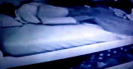 Postavila kameru u sobu svoje kćerke i snimala je dok spava: Kada je vidjela šta je izašlo ispod kreveta, onesvijestila se (VIDEO)