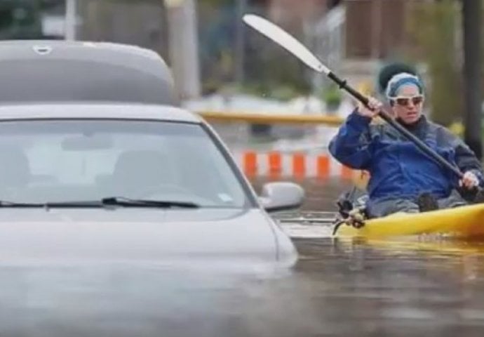 KATASTROFALNE POPLAVE, POČELA MASOVNA EVAKUACIJA: Najgore tek dolazi! (VIDEO)