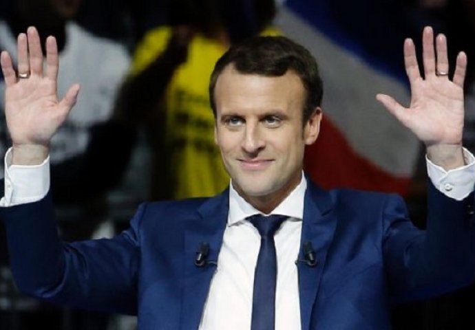 Sve o novom predsjedniku Francuske: Oženio svoju profesoricu, a sada postao najmlađi lider koji je ikada vodio zemlju (FOTO)