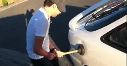 Trik kako ukloniti udubljenja na automobilu: Ovako izgleda popravak lima bez lakiranja! (VIDEO)