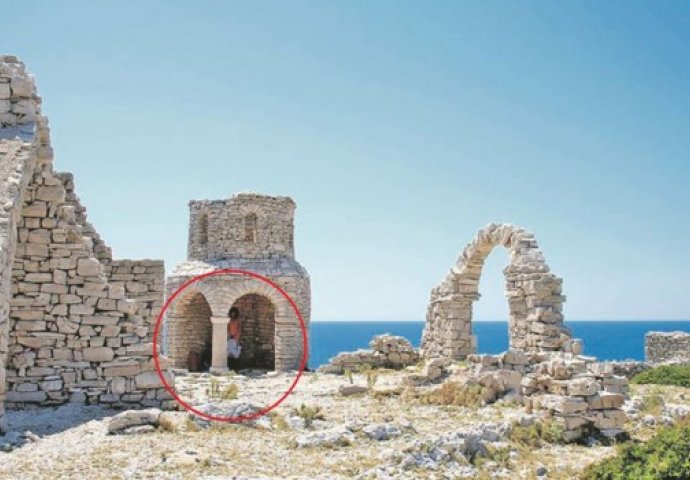 Poslali su fotografije za nagradni izlet na hrvatska ostrva, a nisu provalili bezobrazluk iza stuba (FOTO + 18)