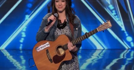Ova 20-godišnja djevojka pati od čestih napada panike, ali će vas njeno pjevanje oduševiti (VIDEO)