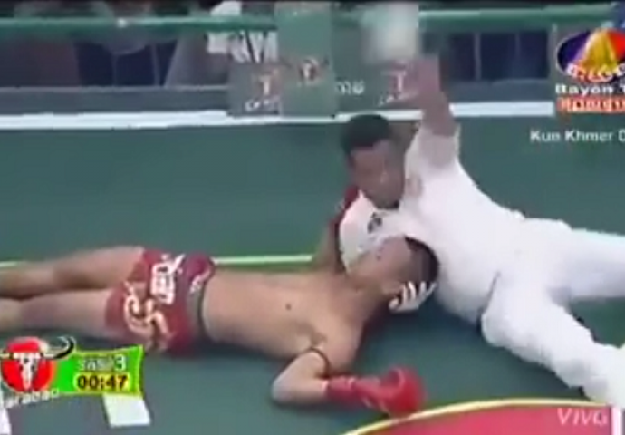 Protivnik ga je ubijao u ringu i nekoliko puta slao na pod, a onda je tip ustao i jednim potezom digao dvoranu na noge (VIDEO)