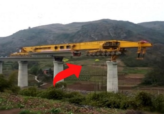 Zovu ga željezno čudovište: Kada vidite kako Kinezi grade most uz pomoć ovog stroja past ćete sa stolice (VIDEO)