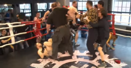 Njegov borac je bio u lošoj situaciji pa je trener uletio u ring da udara protivnika (VIDEO)