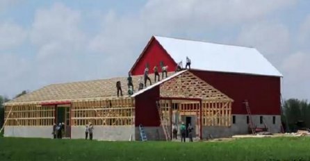 Radnici za poželjeti: Pogledajte kako su ovi ljudi sagradili ogromni ambar za samo jedan dan (VIDEO)