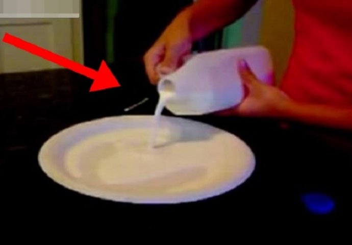 U tanjur je nasuo mlijeko, a ono što se dogodilo u nastavku će vas raspametiti (VIDEO)
