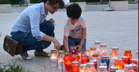 TRAGEDIJA: Građani Mostara pale svijeće za poginule u avionskoj nesreći
