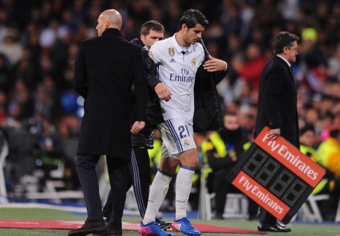BIJESAN ŠTO MALO IGRA: Zidane pružio Morati ruku, napadač spustio glavu, ignorisao ga i prošao bez pozdrava!