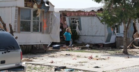 Dvije osobe poginule, desetine povrijeđene u naletima tornada u Oklahomi
