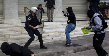 U Atini se sukobili demonstranti i policija