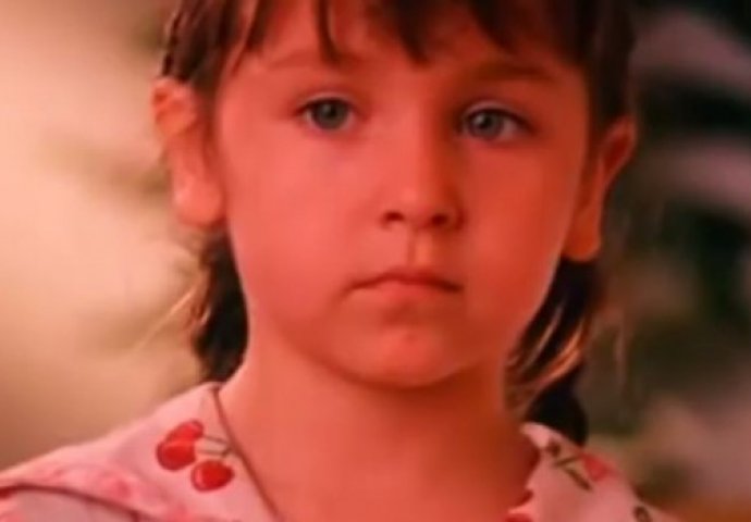 PRIJE 12 GODINA IZGOVORILA JE ČUVENU REPLIKU "NEĆU DA TI KAŽEM, ĆELAVI": Evo kako danas izgleda ova djevojčica (FOTO)