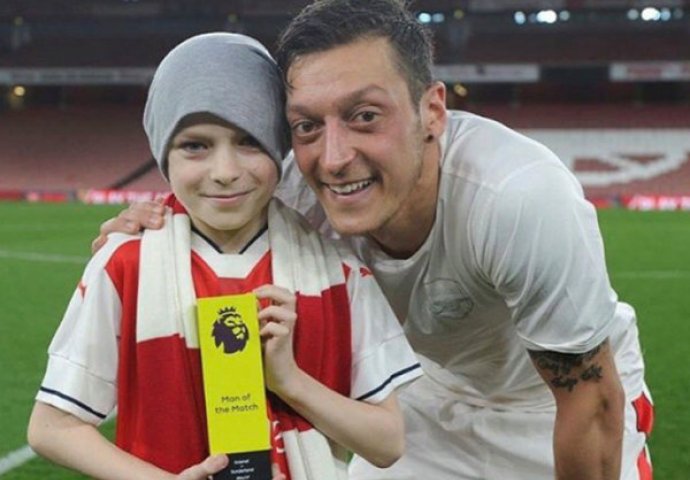 VELIKI GEST ZVIJEZDE ARSENALA: Ozil obradovao dječaka oboljelog od raka