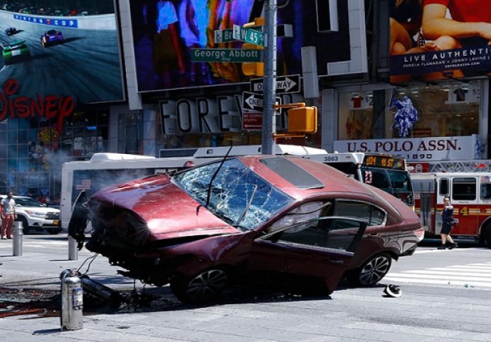 Muškarac koji se autom zaletio u pješake na Time Square optužen za ubistvo 