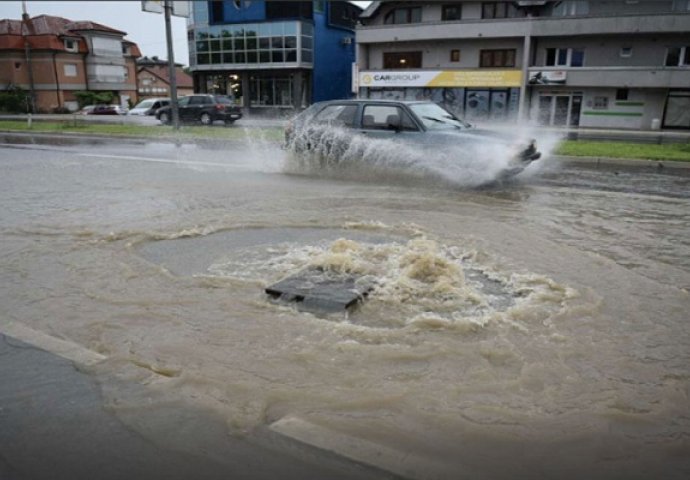Nevrijeme u Banjaluci, pojedine ulice pod vodom 