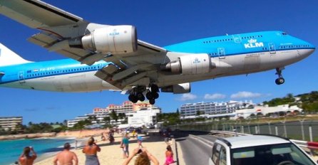 Htjeli su da se što više približe i snime polijetanje velikog putničkog aviona, bolje da nisu (VIDEO)