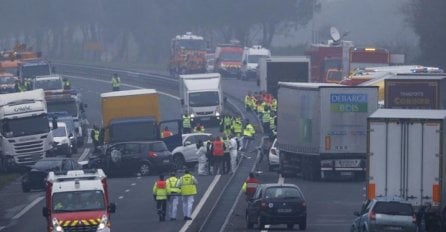 U sudaru tramvaja i kamiona 29 povrijeđenih