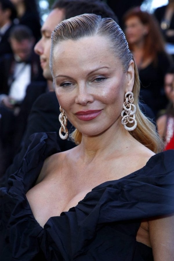 pamela-anderson-foto-profimedia-1495387261-1189947