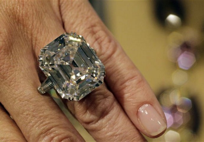 Dijamant kupljen za 10 funti na aukciji bi mogao biti prodat za 350.000 funti