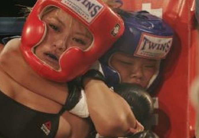 EVO I SNIMKE Kako je 12-godišnja djevojčica ugušila dvostruko stariju MMA borkinju