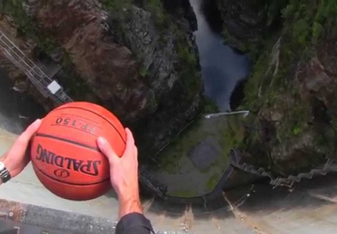 Evo šta se desi sa košarkaškom loptom kada je bacite sa 125 metara visine (VIDEO)