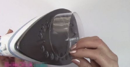 Stavila je dio plastične flaše na peglu, a onda je napravila nešto zaista genijalno! (VIDEO)
