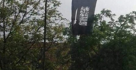 Zastava radikalne organizacije osvanula blizu Tuzle, uklonila je policija