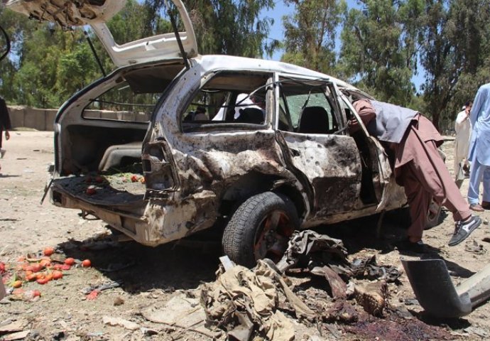 Talibanski samoubica ubio 18 ljudi