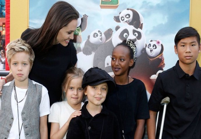 Angelina odvela djecu u Diznilend, ali su svi gledali u nju SAMO ZBOG OVOGA
