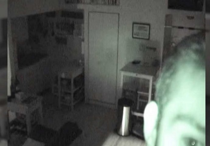 Ovaj čovjek je postavio skrivenu kameru u svom stanu, ono što je snimila je kao iz horor filma! (VIDEO)