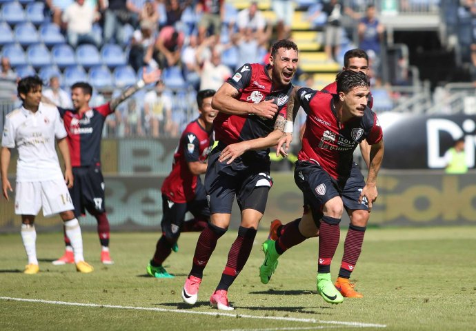 POBJEDA ZA KRAJ: Rossonerima suđena dva penala, Cagliari slavio u sudijskoj nadoknadi
