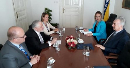 Šarović s Moorom: Podrška projektima ekonomskog povezivanja