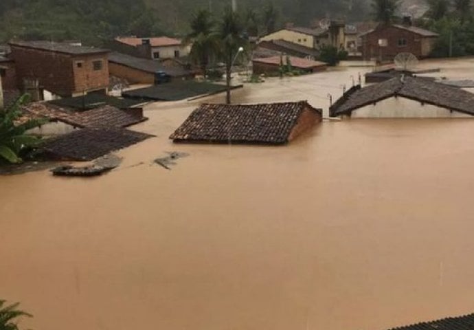 NEZAPAMĆENE POPLAVE: Sedam mrtvih, hiljade raseljenih, uništeno 2.600 domova