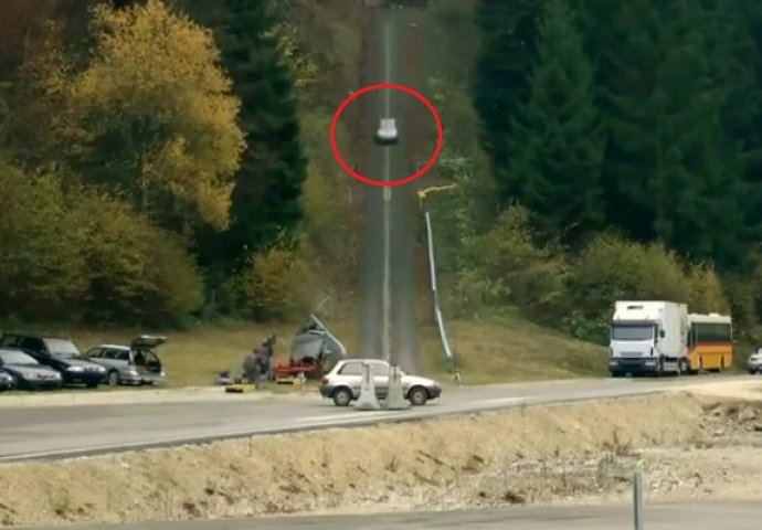 Pogledajte šta se dešava s automobilom kada udari u drugo vozilo pri brzini od 200 km/h (VIDEO)
