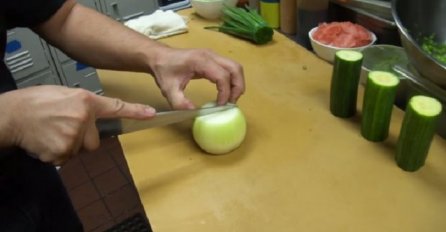 Japanskom kuharu su dali najoštriji nož na svijetu, ono što je uradio će vas raspametiti (VIDEO)