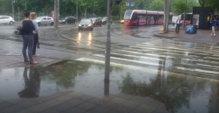 VELIKO NEVRIJEME U BEOGRADU: Snažan pljusak paralisao saobraćaj, u Zemunu PADAO GRAD