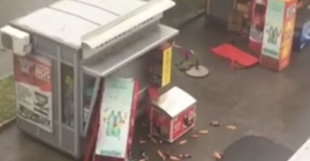 STIGLO NEVRIJEME U BIH: Tuzlu pogodio snažan pljusak praćem jakim vjetrom i ledom (VIDEO)