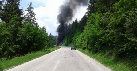 Detalji užasa kod Travnika: Zapalio se autobus pun djece, a ono što se nakon toga desilo još više je uznemirujuće 