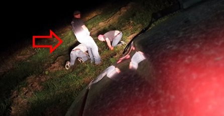 Tri prijatelja su primijetila nešto neobičn u zemlji, nećete vjerovati šta su izvukli (VIDEO)